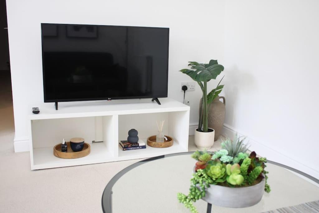 2 Bed 2 Bath & Parking - Lgw 10min Drive *