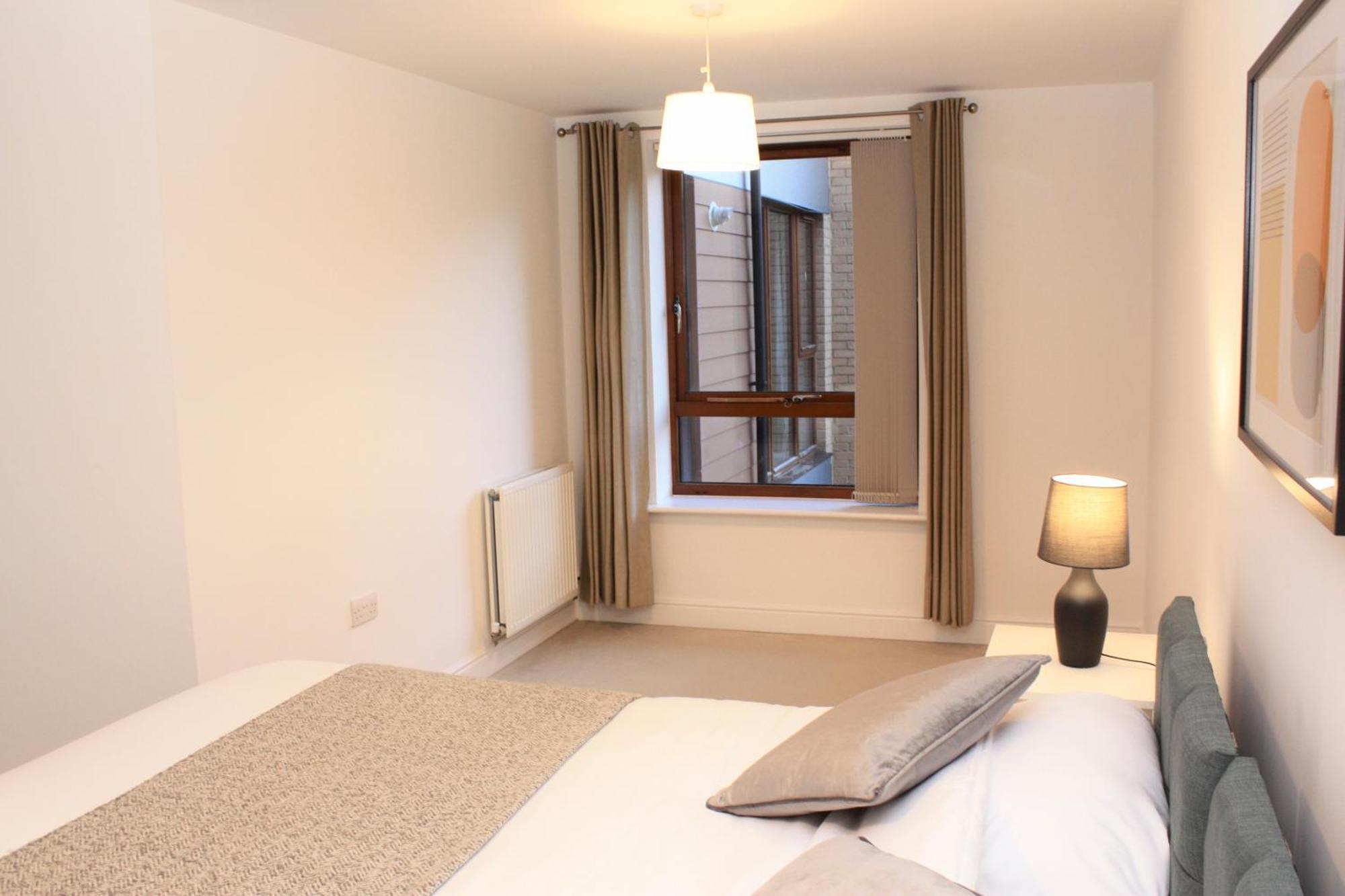 Apartment 2 Bed 2 Bath & Parking - Lgw 10min Drive