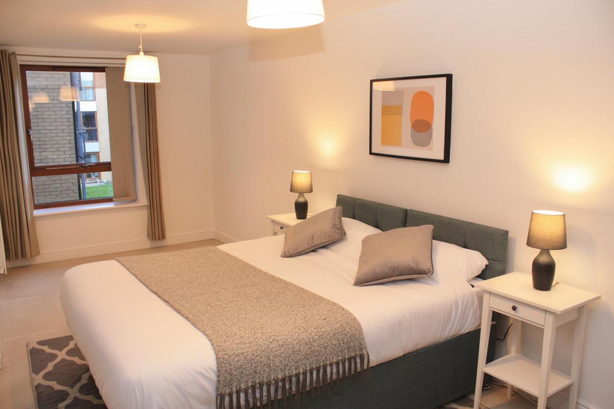 Apartment 2 Bed 2 Bath & Parking - Lgw 10min Drive