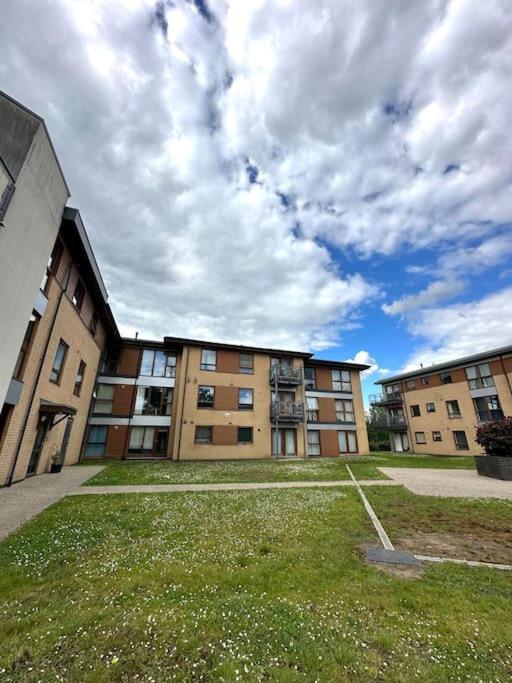 2 Bed 2 Bath & Parking - Lgw 10min Drive