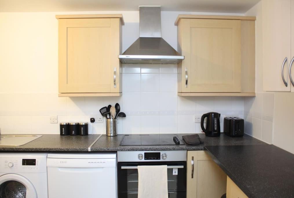 2 Bed 2 Bath & Parking - Lgw 10min Drive Appartement *