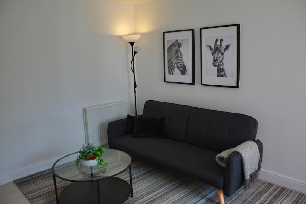 2 Bed 2 Bath & Parking - Lgw 10min Drive